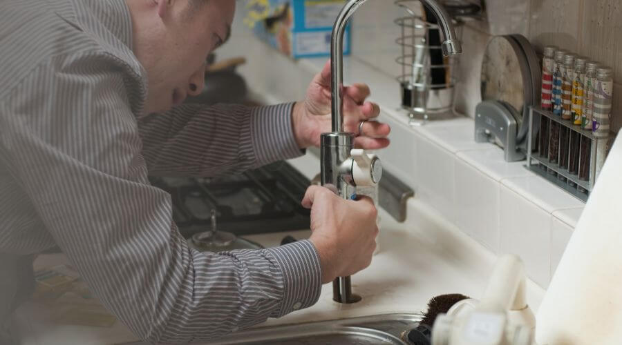 Expert burst pipe repair services in Vandalia, IL